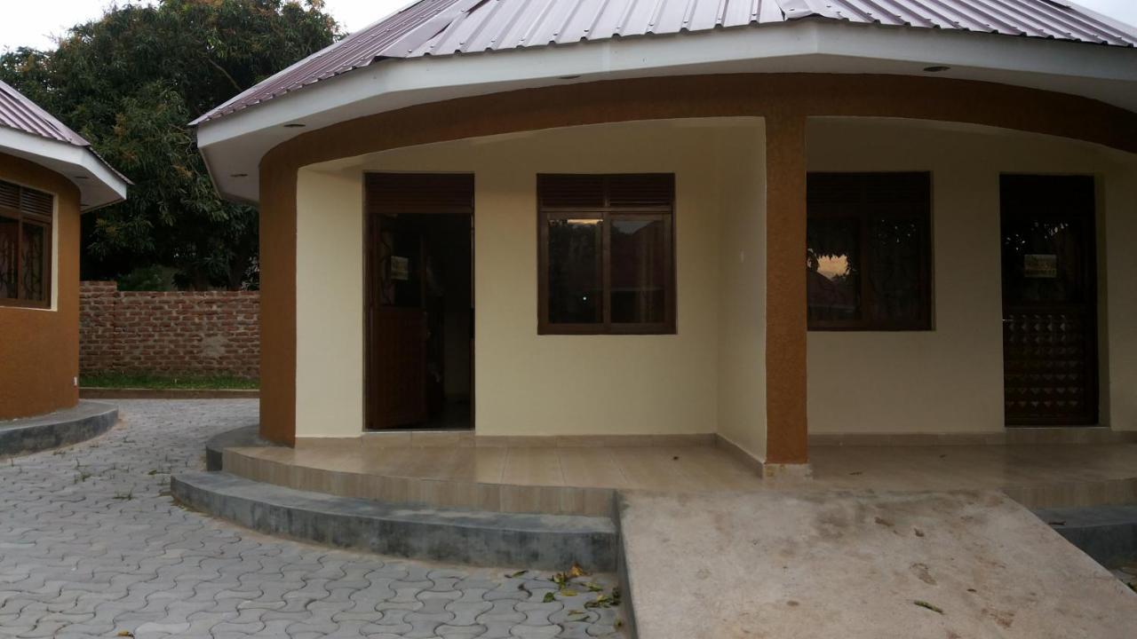 Kalalo Cottage Inn Pakwach Exterior photo