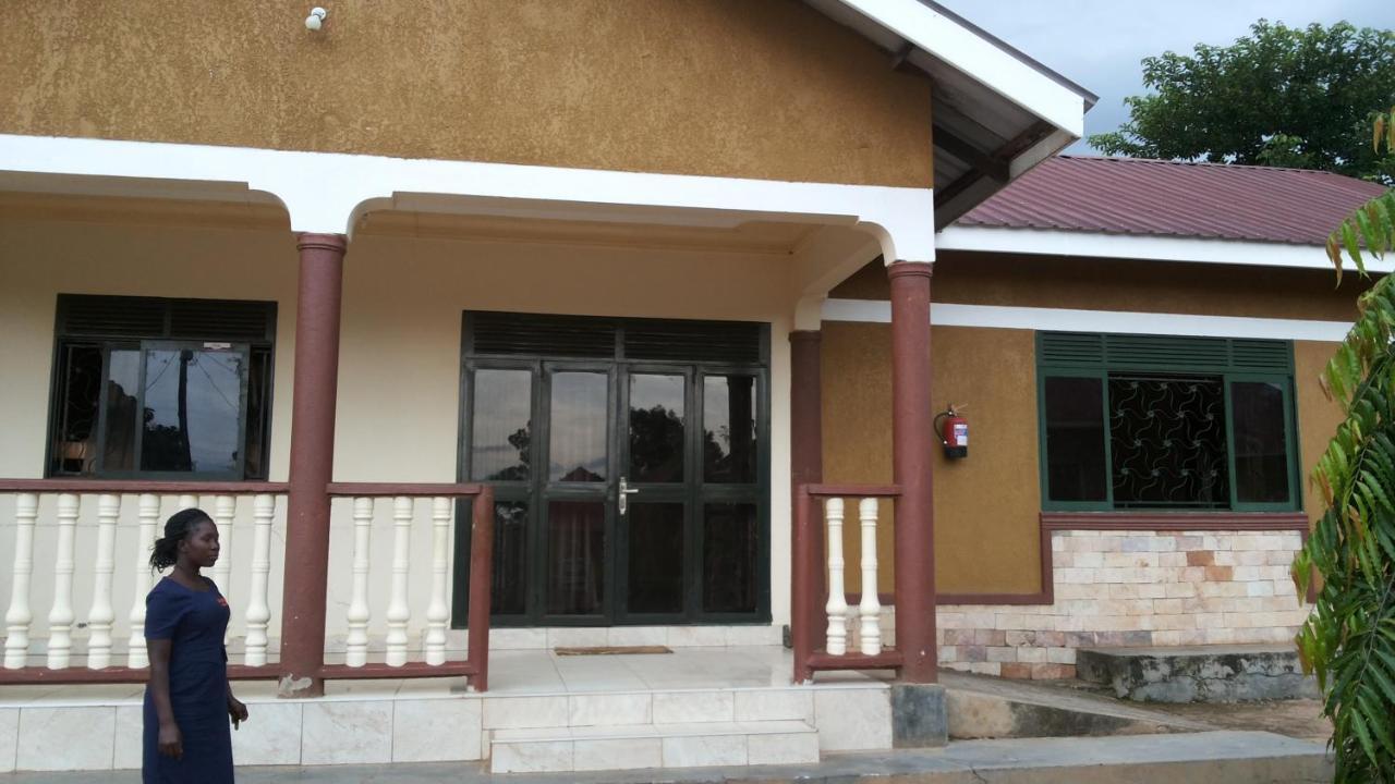 Kalalo Cottage Inn Pakwach Exterior photo